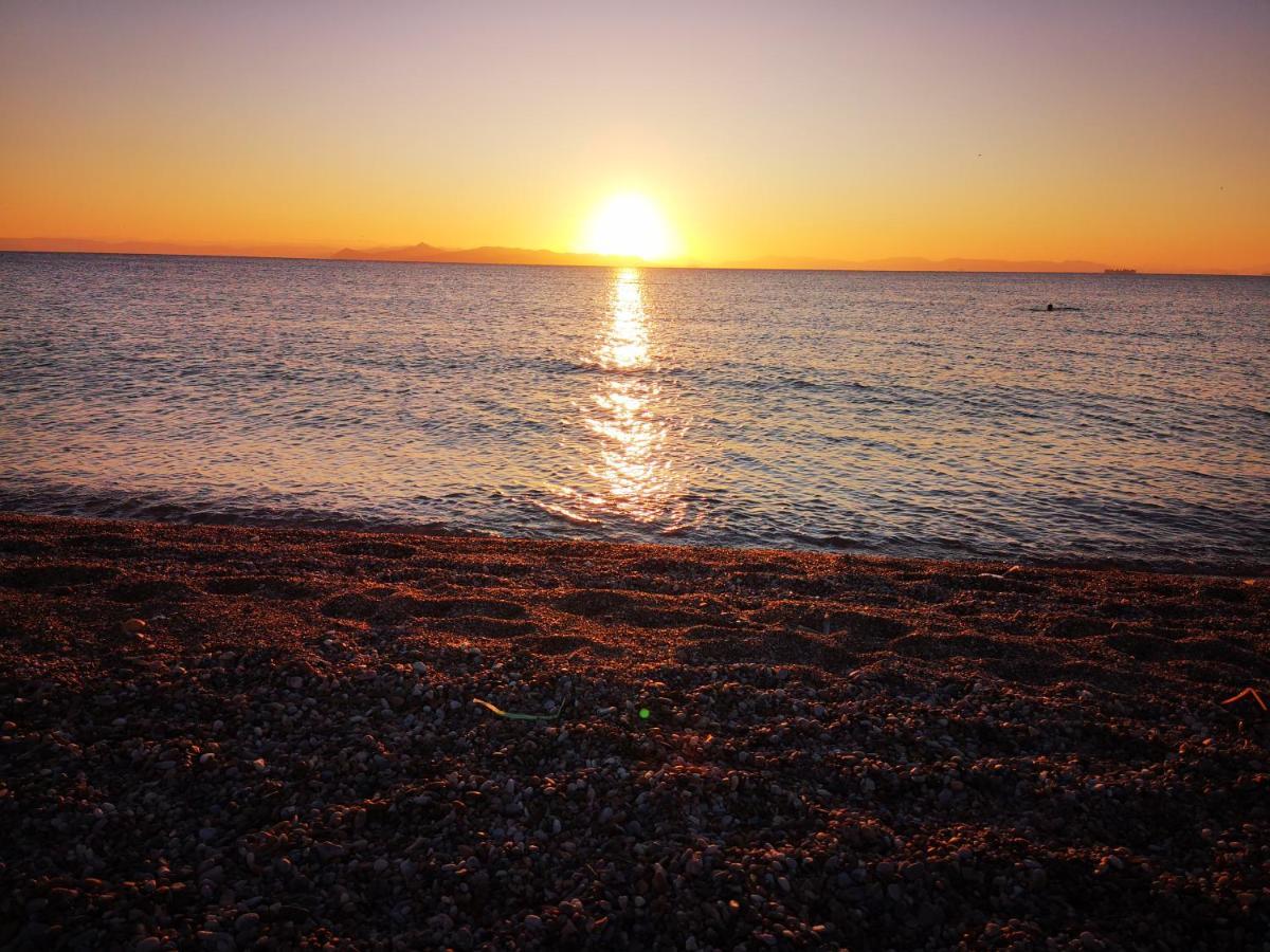 Sea&Sun Glyfada Apartment Atene Esterno foto